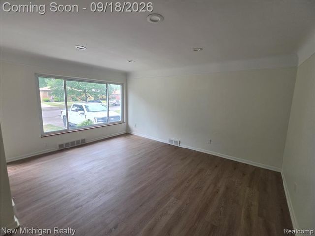 24010 Rensselaer Street, Oak Park, MI 48237