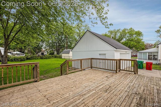 23101 Shakespeare Avenue, Eastpointe, MI 48021