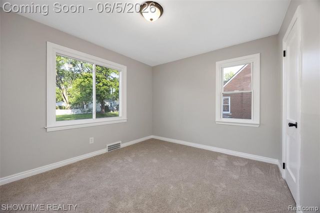 23101 Shakespeare Avenue, Eastpointe, MI 48021