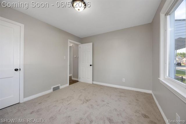 23101 Shakespeare Avenue, Eastpointe, MI 48021