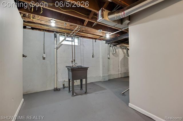 23101 Shakespeare Avenue, Eastpointe, MI 48021