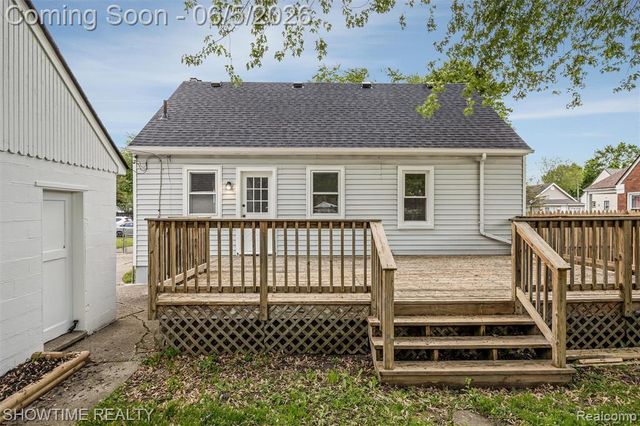 23101 Shakespeare Avenue, Eastpointe, MI 48021