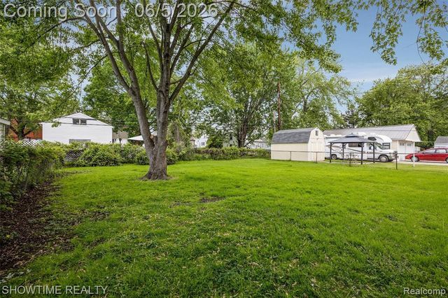 23101 Shakespeare Avenue, Eastpointe, MI 48021
