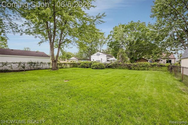 23101 Shakespeare Avenue, Eastpointe, MI 48021