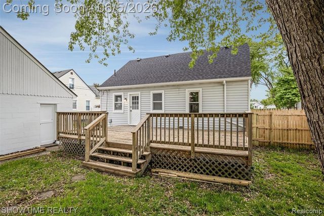 23101 Shakespeare Avenue, Eastpointe, MI 48021