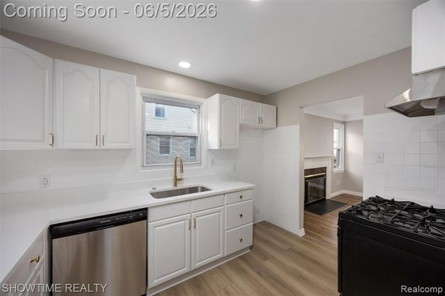 23101 Shakespeare Avenue, Eastpointe, MI 48021