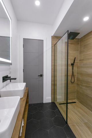 601 NE 33rd Street, Oakland Park, FL 33334