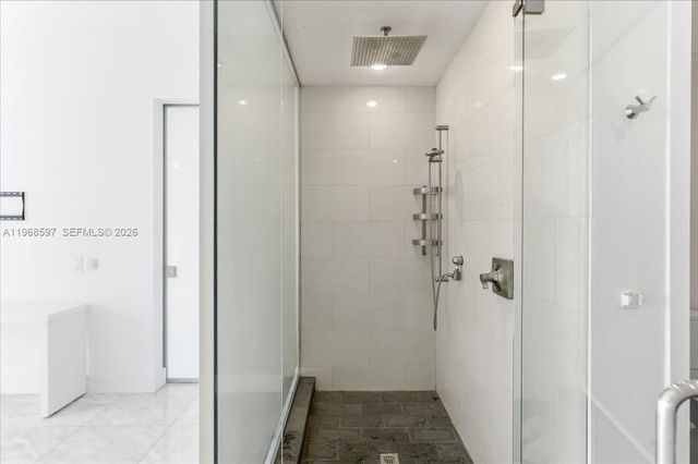 1100 Biscayne Blvd 2702, Miami, FL 33132