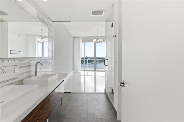 1100 Biscayne Blvd 2702, Miami, FL 33132