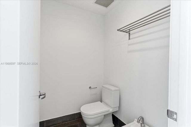 1100 Biscayne Blvd 2702, Miami, FL 33132