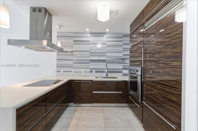 1100 Biscayne Blvd 2702, Miami, FL 33132