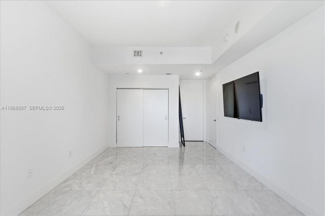 1100 Biscayne Blvd 2702, Miami, FL 33132