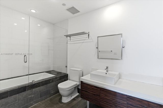 1100 Biscayne Blvd 2702, Miami, FL 33132