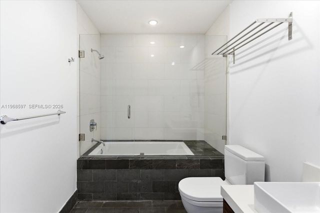 1100 Biscayne Blvd 2702, Miami, FL 33132