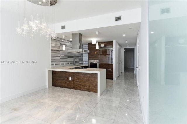 1100 Biscayne Blvd 2702, Miami, FL 33132