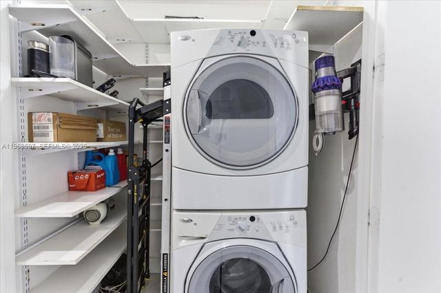 1100 Biscayne Blvd 2702, Miami, FL 33132