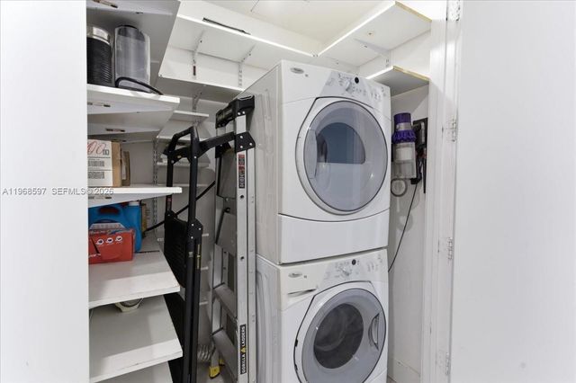 1100 Biscayne Blvd 2702, Miami, FL 33132