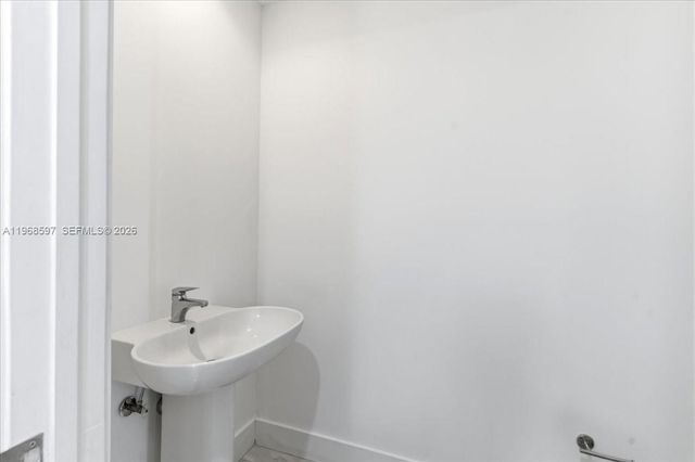 1100 Biscayne Blvd 2702, Miami, FL 33132