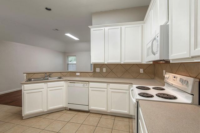 448 Northbrook Avenue, Oak Point, TX 75068