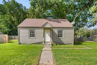 3712 E University Avenue, Des Moines, IA 50317