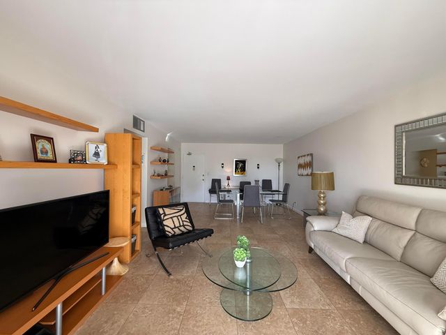 1200 Hibiscus Avenue 806, Pompano Beach, FL 33062