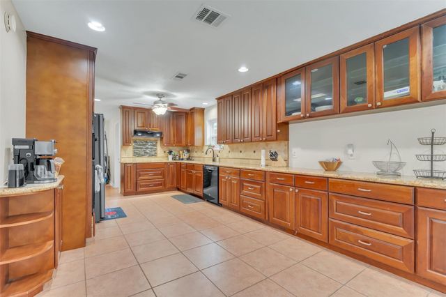 9107 Mauna Loa Lane, Houston, TX 77040