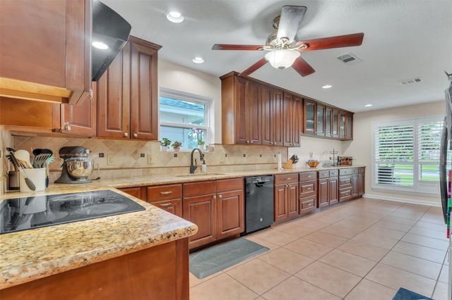 9107 Mauna Loa Lane, Houston, TX 77040