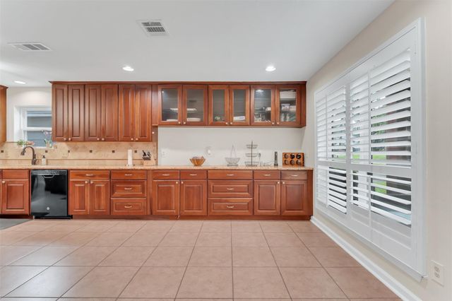 9107 Mauna Loa Lane, Houston, TX 77040