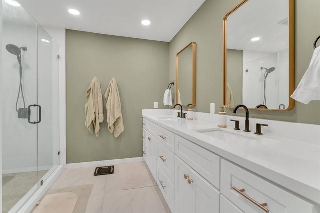 9107 Mauna Loa Lane, Houston, TX 77040
