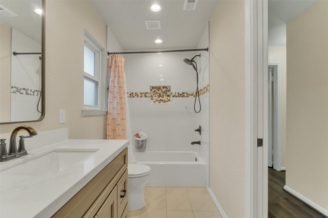 9107 Mauna Loa Lane, Houston, TX 77040