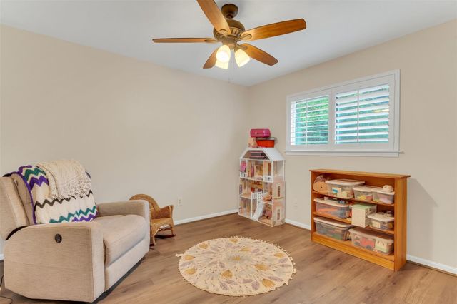 9107 Mauna Loa Lane, Houston, TX 77040