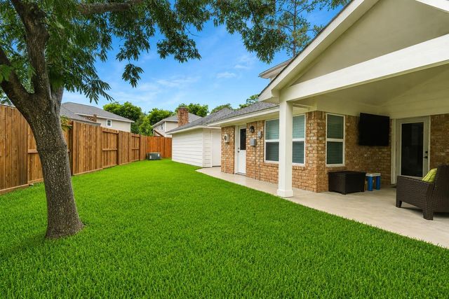 9107 Mauna Loa Lane, Houston, TX 77040