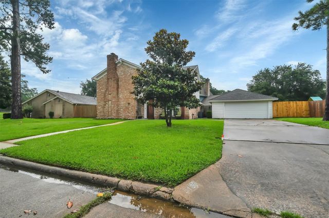 9107 Mauna Loa Lane, Houston, TX 77040