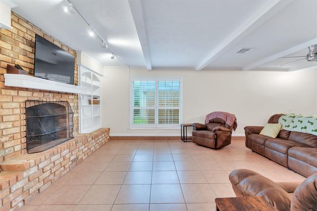9107 Mauna Loa Lane, Houston, TX 77040