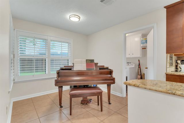 9107 Mauna Loa Lane, Houston, TX 77040