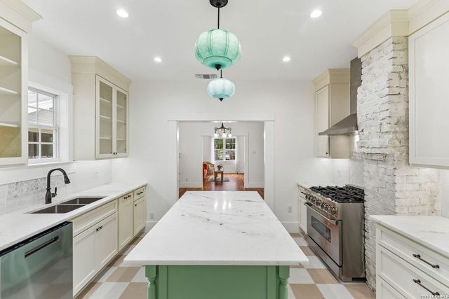318 Devine, San Antonio, TX 78210