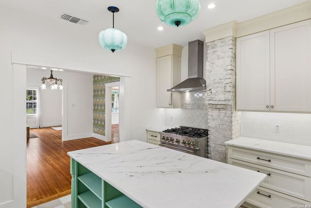 318 Devine, San Antonio, TX 78210