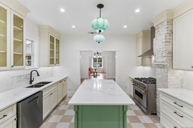 318 Devine, San Antonio, TX 78210