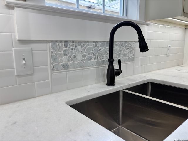 318 Devine, San Antonio, TX 78210