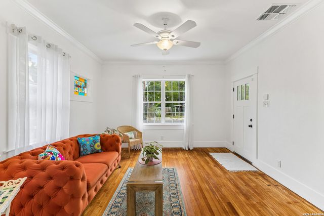 318 Devine, San Antonio, TX 78210
