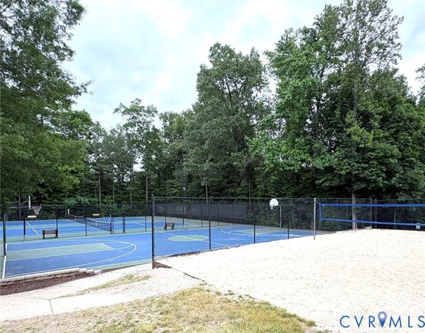 8997 Kings Charter Dr, Hanover, VA 23116
