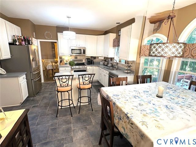 8997 Kings Charter Dr, Hanover, VA 23116