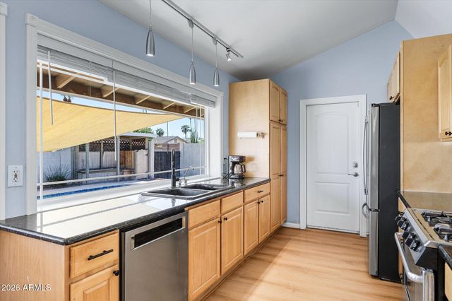 2427 E DEL RIO Drive, Tempe, AZ 85282