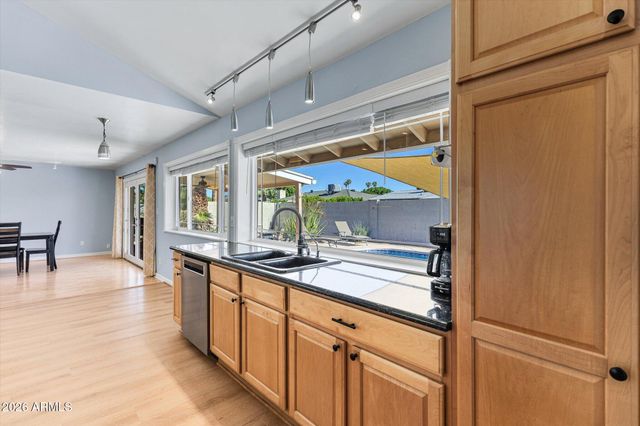 2427 E DEL RIO Drive, Tempe, AZ 85282