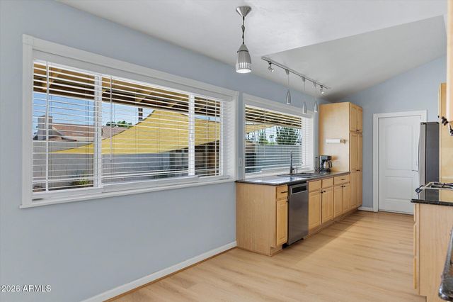2427 E DEL RIO Drive, Tempe, AZ 85282