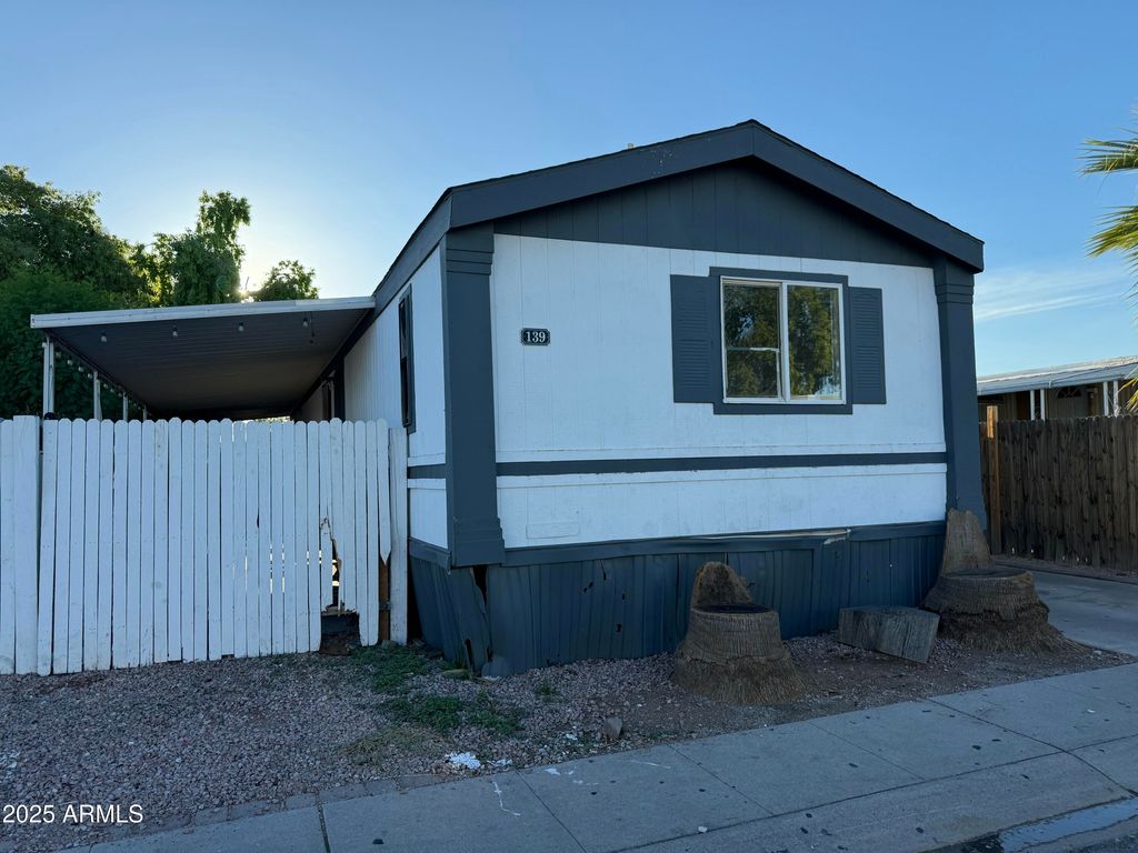 Image 11 of property listing at 15601 N 19TH Avenue 139, Phoenix, AZ 85023