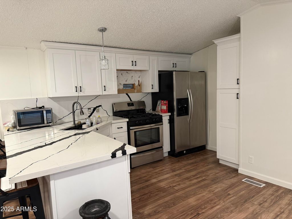 Image 2 of property listing at 15601 N 19TH Avenue 139, Phoenix, AZ 85023