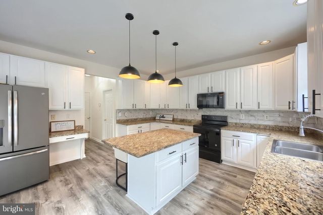 95 SIENNA DR, York, PA 17406