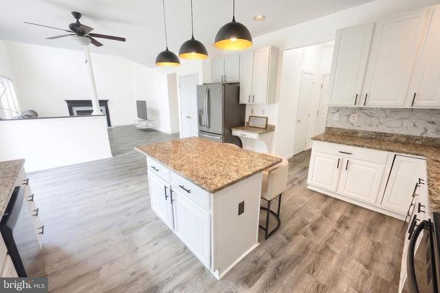95 SIENNA DR, York, PA 17406