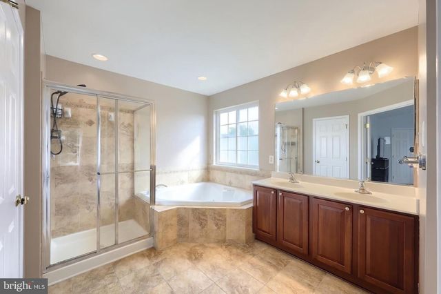95 SIENNA DR, York, PA 17406